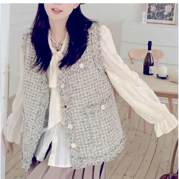 08 POSH LIVE PARIS Tweed Tassel Trim Button-Up Vest/Jacket - Picture 1 of 2